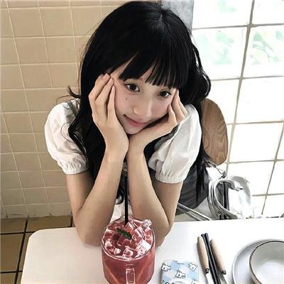 俏丽佳人